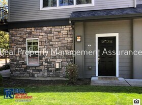 10651 NE Red Wing Way in Hillsboro, OR - Building Photo