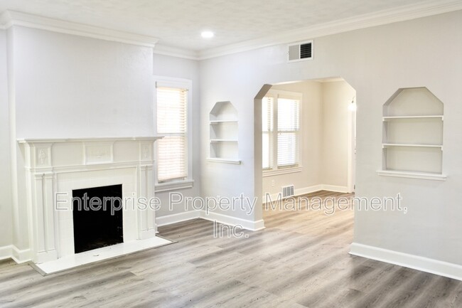 892 East Dr in Memphis, TN - Foto de edificio - Building Photo