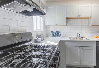 Hampton Apartments in Virginia Beach, VA - Building Photo - Building Photo