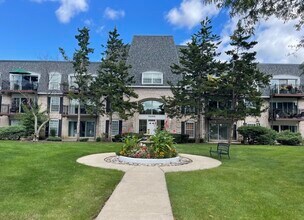 5400 Carriageway Dr in Rolling Meadows, IL - Building Photo - Building Photo