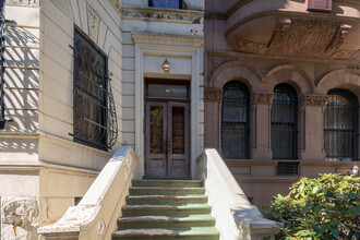 104 W 80th St in New York, NY - Building Photo - Building Photo