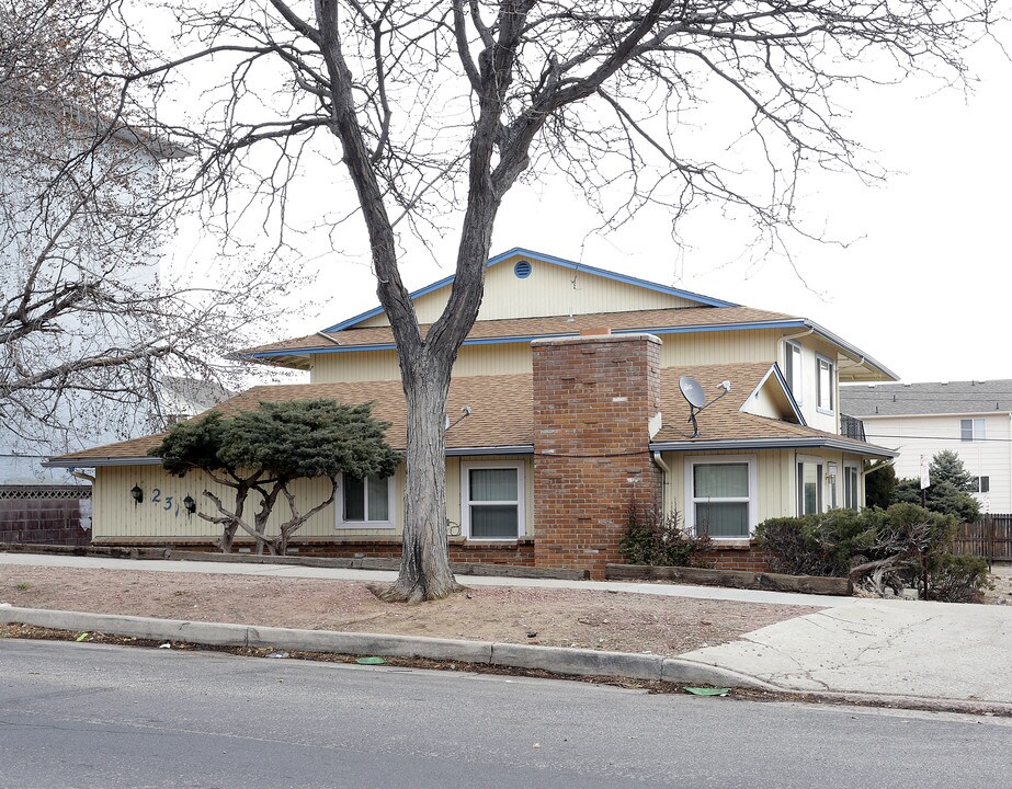 231 University Dr in Colorado Springs, CO - Building Photo