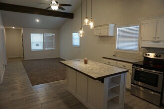 2114 24th St in Lubbock, TX - Building Photo - Building Photo