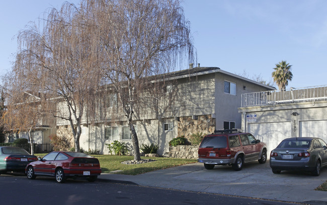 Karyl Apartments in Santa Clara, CA - Foto de edificio - Building Photo