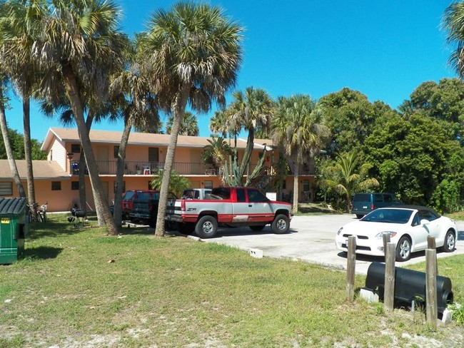 2121 NE Park St in Jensen Beach, FL - Building Photo - Building Photo