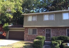 447 Newport Dr in Orange Park, FL - Building Photo