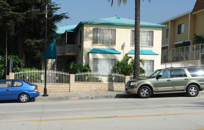 223 E Burbank Blvd in Burbank, CA - Foto de edificio - Building Photo