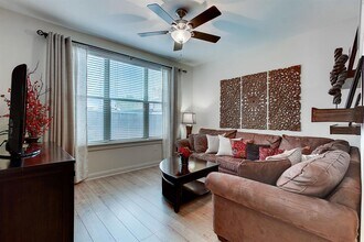 1201 Grove Blvd in Austin, TX - Building Photo - Building Photo