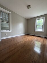 300 Chapel Ave, Unit 1 in Jersey City, NJ - Building Photo - Building Photo