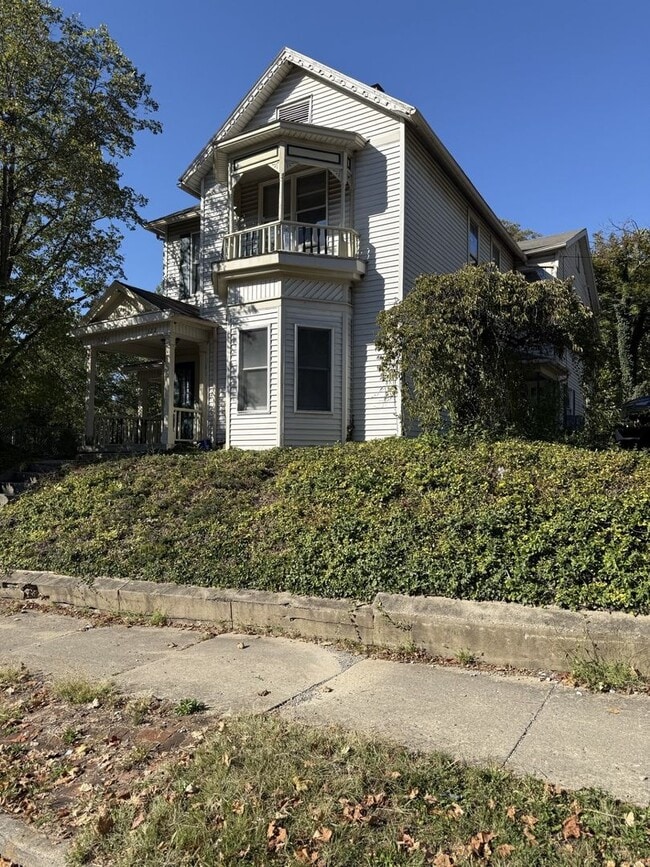 322-324-324 Bill Edwards Dr