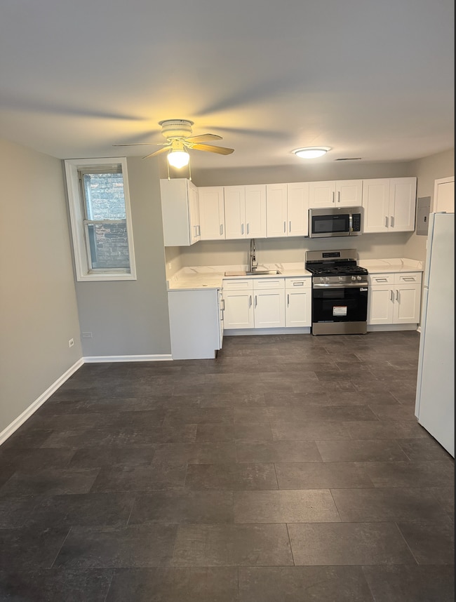 1937 W 35th St, Unit 2A in Chicago, IL - Building Photo - Building Photo