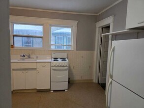 1332 Poplar Pl, Unit 1 in Kalamazoo, MI - Building Photo - Building Photo