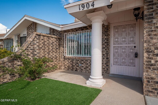 1904 Estrada Dr in El Paso, TX - Foto de edificio - Building Photo