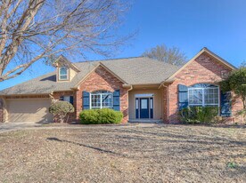 10301 E 92nd St N in Owasso, OK - Building Photo