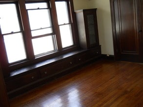 2143 Eldred Ave, Unit 2 in Lakewood, OH - Foto de edificio - Building Photo