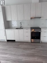 430-430 Square One Dr in Mississauga, ON - Building Photo - Building Photo