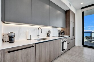 580 72nd St in Miami Beach, FL - Foto de edificio - Building Photo