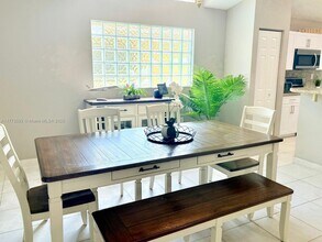 4128 Sapphire Terrace in Weston, FL - Building Photo - Building Photo