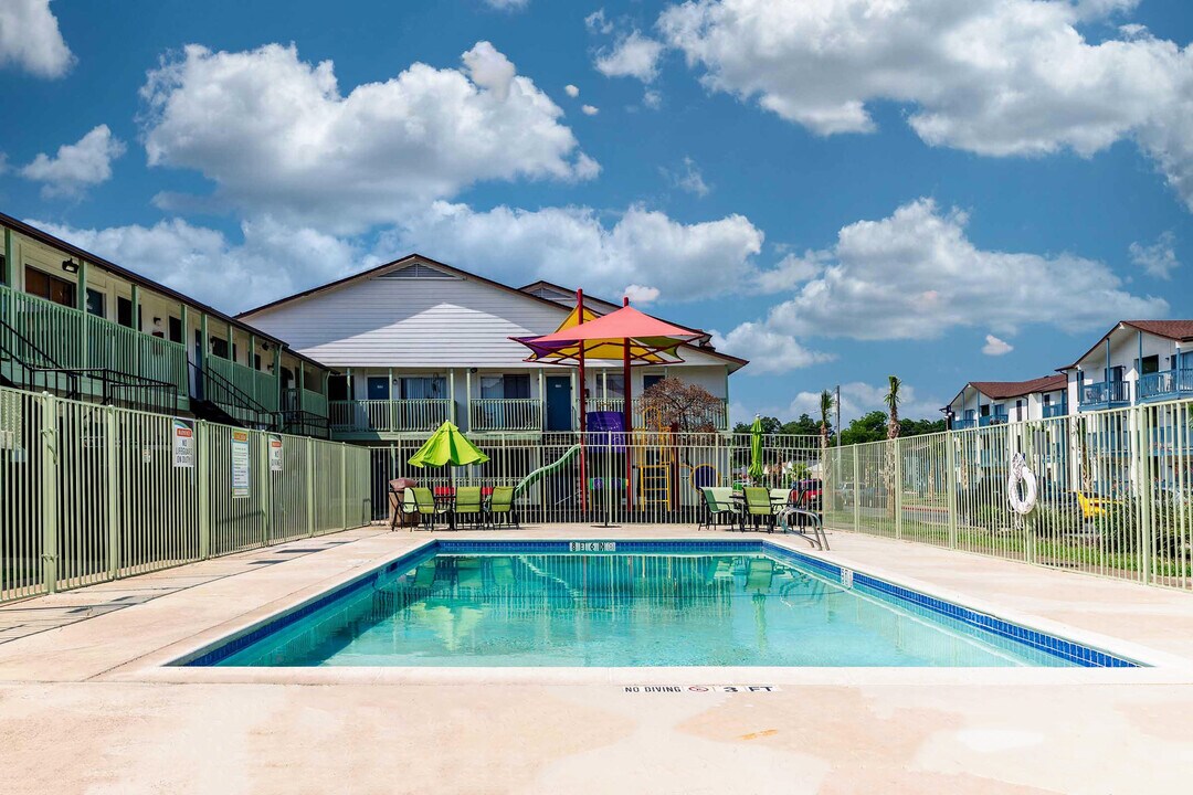 The Milo Apartments in Dallas, TX - Foto de edificio