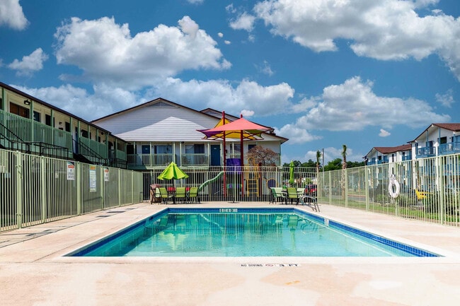 The Milo Apartments in Dallas, TX - Foto de edificio - Building Photo