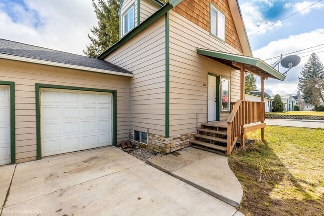 104 N Colville Rd in Deer Park, WA - Building Photo - Building Photo