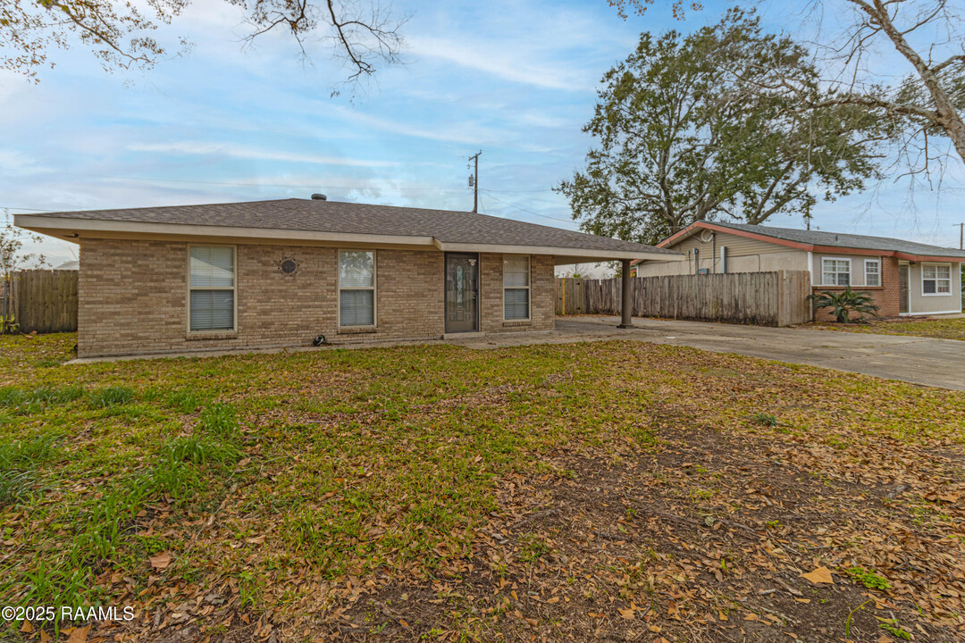 222 Palms Dr in Lafayette, LA - Building Photo