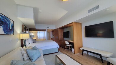 383 Kalaimoku St in Honolulu, HI - Building Photo - Building Photo