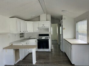 6105 Land O' Lakes Blvd in Land O Lakes, FL - Building Photo - Building Photo