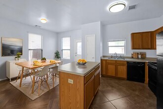 6011 Midcrown Dr E in San Antonio, TX - Building Photo - Building Photo