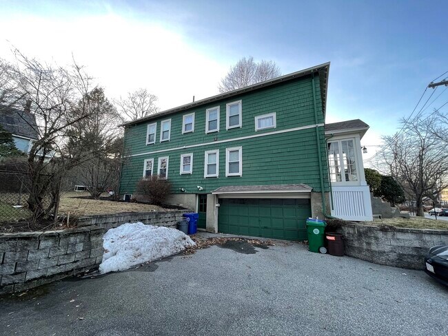 240 Tremont St, Unit 240 in Newton, MA - Foto de edificio - Building Photo