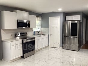 64 Valentine St in East Flat Rock, NC - Building Photo - Building Photo