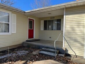 2558 Oakdale Dr in Ann Arbor, MI - Building Photo - Building Photo