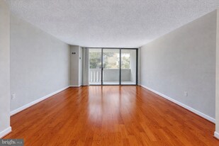 6101 Edsall Rd, Unit 4 in Alexandria, VA - Building Photo