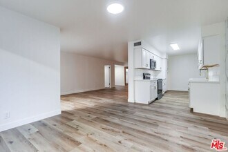 435 N Oakhurst Dr in Beverly Hills, CA - Building Photo - Building Photo