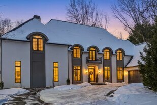 15 Joshua Rd in Saratoga Springs, NY - Building Photo