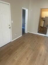 956 E 76th St in Chicago, IL - Building Photo - Building Photo