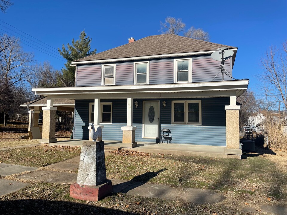 514 W 6th St in Chapman, KS - Building Photo