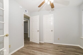 9715 Courben Ln in Houston, TX - Building Photo - Building Photo