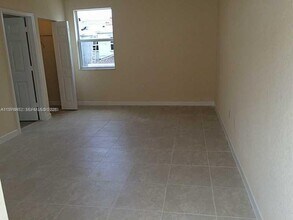 17120 SW 95th Terrace in Miami, FL - Building Photo - Building Photo