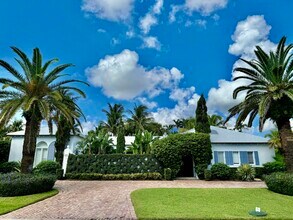 2258 Ibis Isle Rd E in Palm Beach, FL - Building Photo - Building Photo
