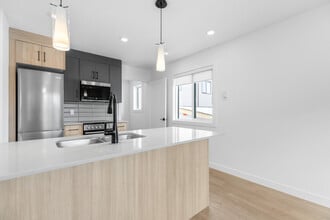 9809-9153 153 St NW in Edmonton, AB - Building Photo - Building Photo