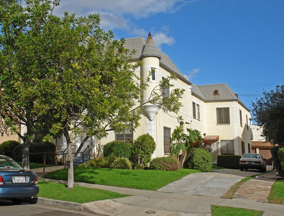 350 N Curson Ave in Los Angeles, CA - Building Photo