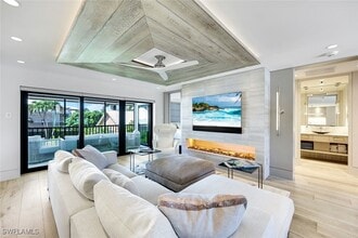 295 5th Ave S in Naples, FL - Building Photo - Building Photo