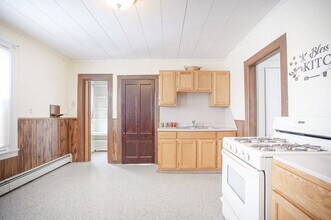 13 1/2 Weston St, Unit 2 in Wilbraham, MA - Building Photo - Building Photo