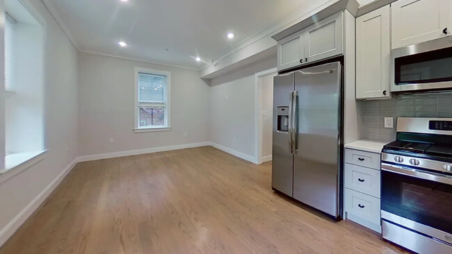 113 Porter St, Unit 2 in Boston, MA - Foto de edificio - Building Photo
