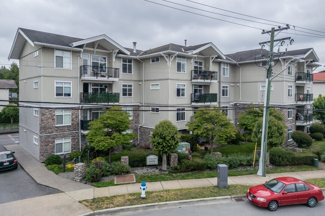 33255 Old Yale Rd in Abbotsford, BC - Building Photo