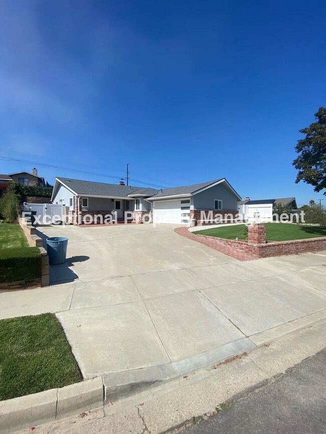 property at 5609 White Ct