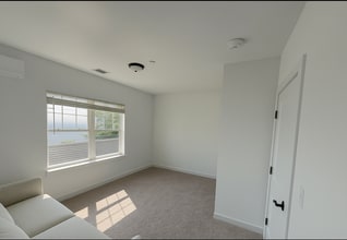68 Park Ave, Unit 2D in Bay Shore, NY - Foto de edificio - Building Photo