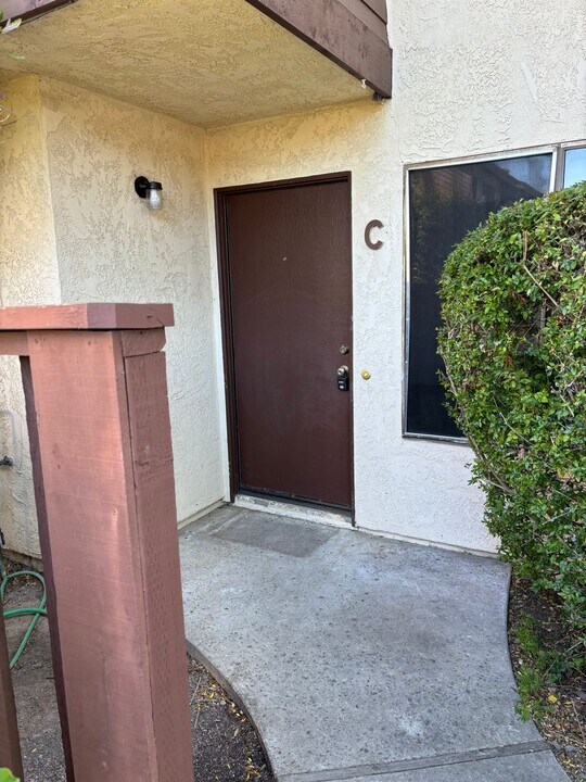 1216 E Walnut Ave in Lompoc, CA - Building Photo