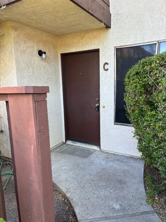 property at 1216 E Walnut Ave